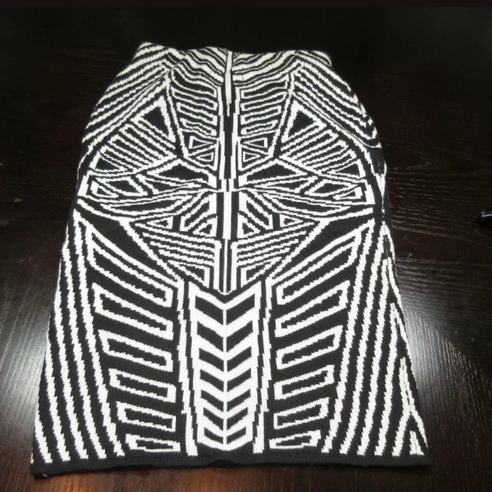 WOMEN ICY TRIBAL DESIGN SKIRT BLACK sz M